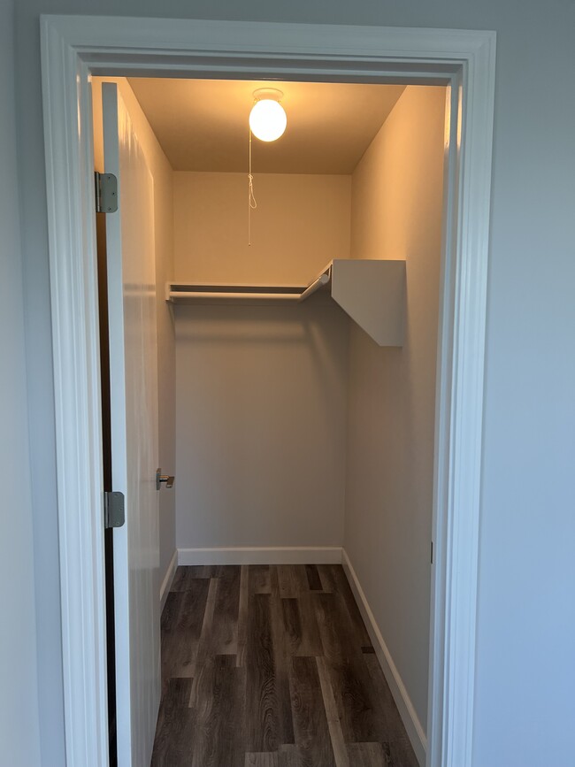 Walking Closet - 829 W 64th St