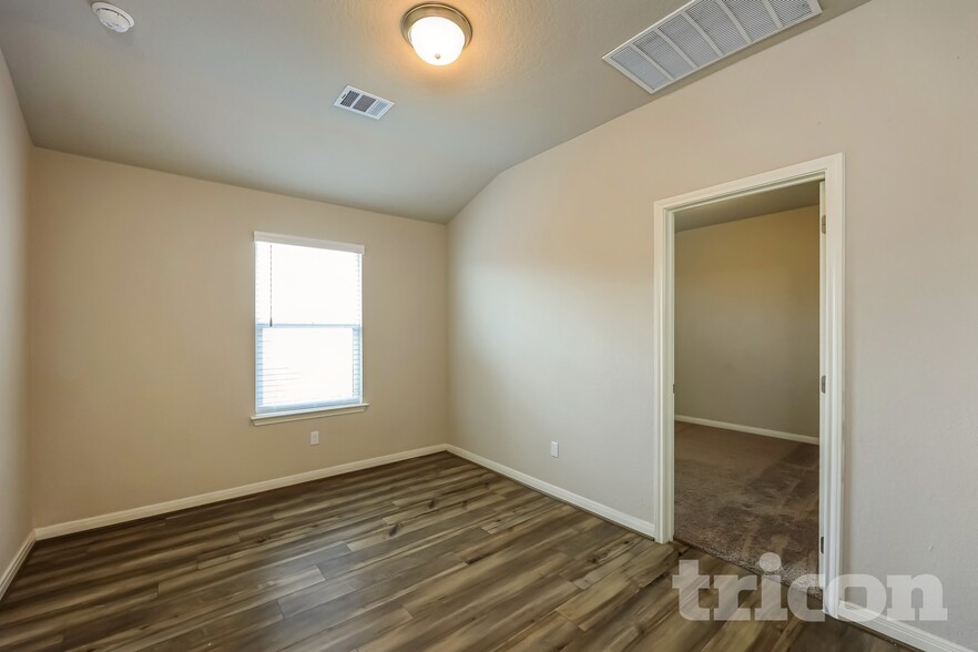 Building Photo - 13527 Emerson Wy