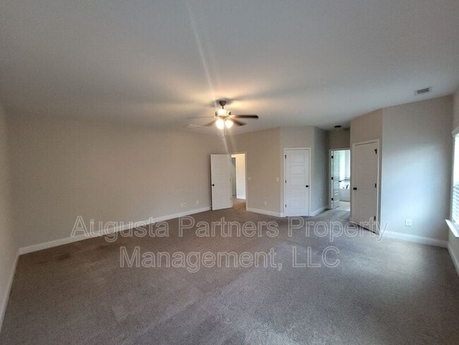 Building Photo - 257 Tulip Dr