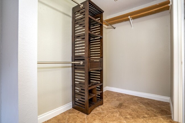 Building Photo - Fully Renovated Unfurnished 2 Bedroom/1.5 Bath at Southpointe