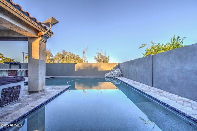 Building Photo - 6815 S 19th Ln