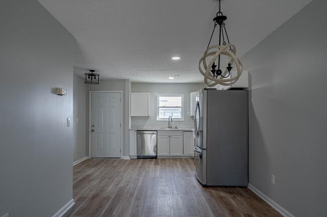 Building Photo - 1312 Farmingdale Dr
