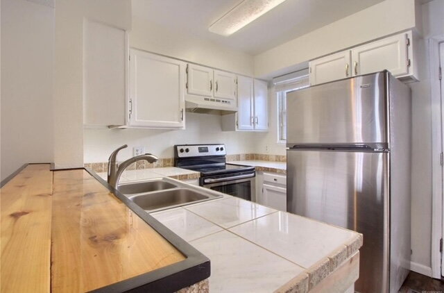Building Photo - Charming Two-story, 1 bed, 1 Bath Townhome...