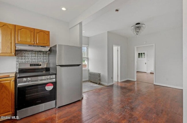 Building Photo - 300 US-9W