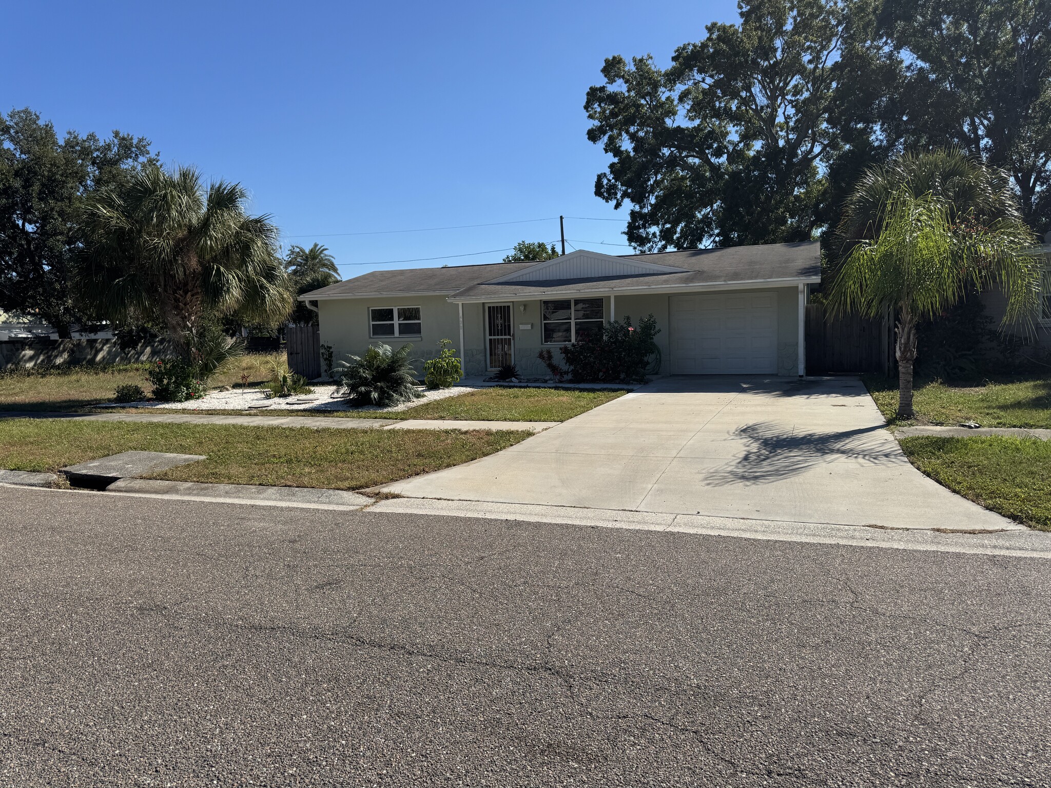 Building Photo - 438 80th Ave N