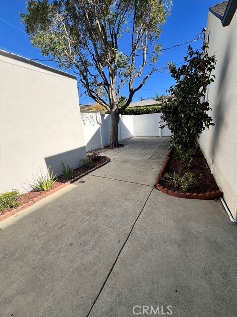 Building Photo - 635 Palm Dr