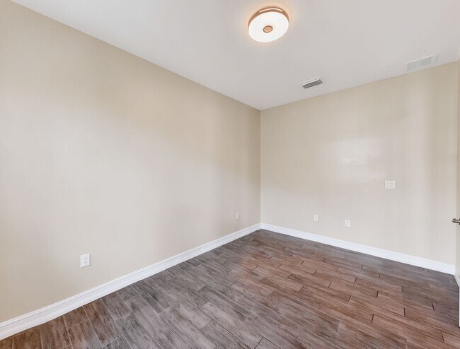 Building Photo - Live the Southwest Florida lifestyle in this lakefront villa in South Naples!