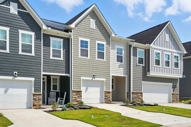 Building Photo - BRAND NEW TOWNHOME Available now, DEPOT 499 in Apex!