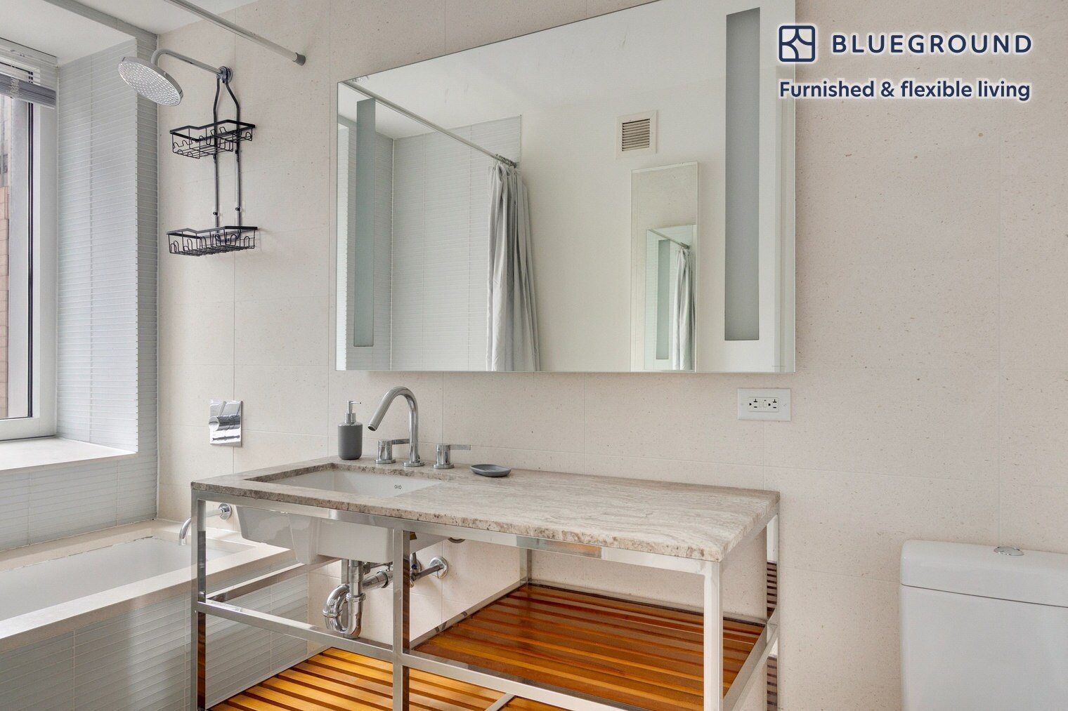 Building Photo - 70 W 45th St