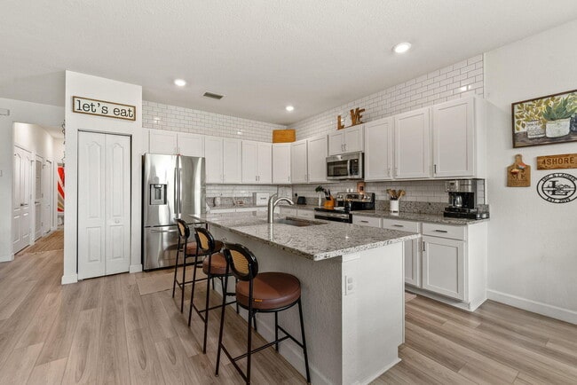 Building Photo - 7294 NW Farnsworth Cir