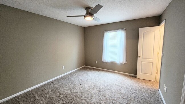 Building Photo - Luxurious 5-Bedroom Retreat with Private P...