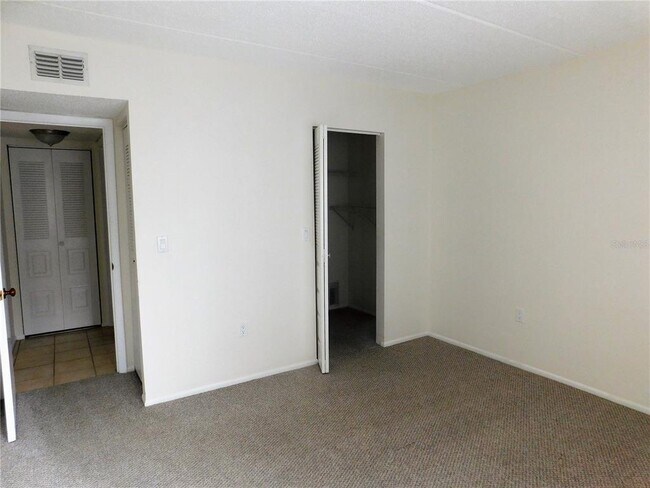 Building Photo - 403 Meadow Ln