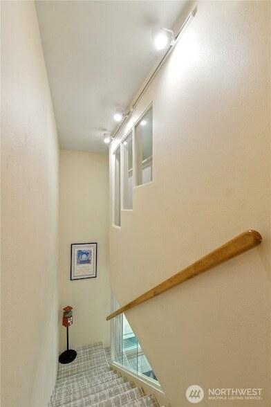 Building Photo - 1810 43rd Ave E