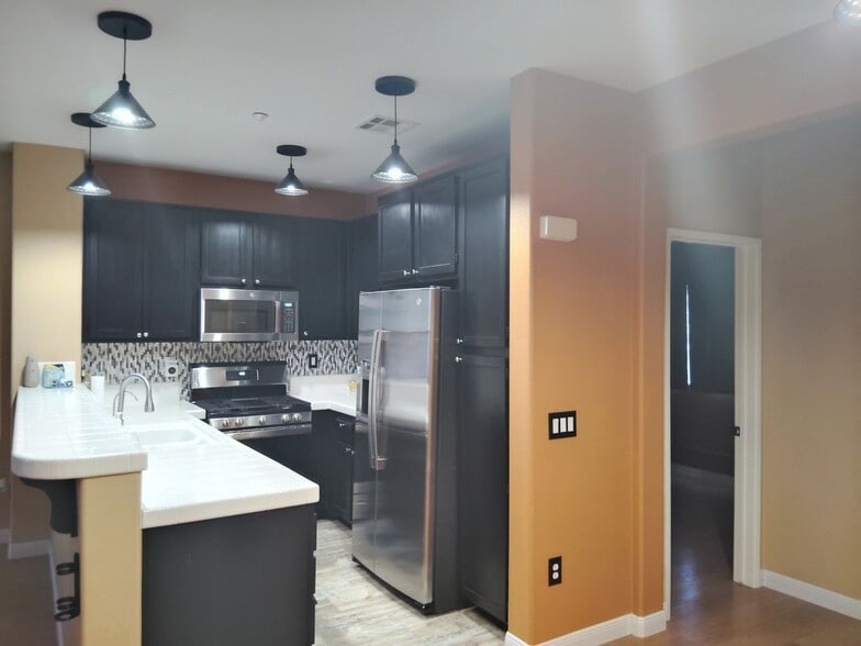 Primary Photo - 2727 Hazelnut Ct