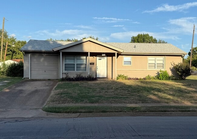 Primary Photo - 902 Denton Dr