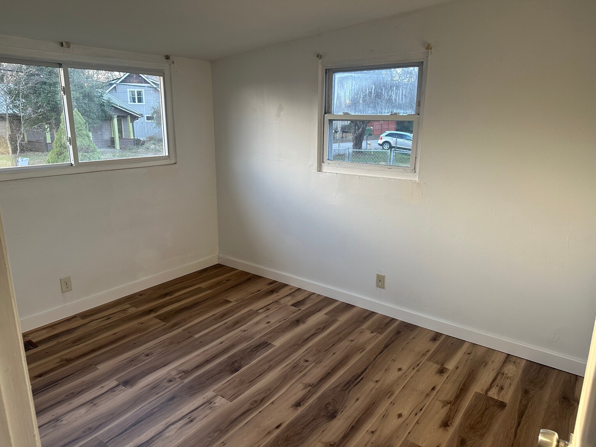 Building Photo - 404 Riverview Dr