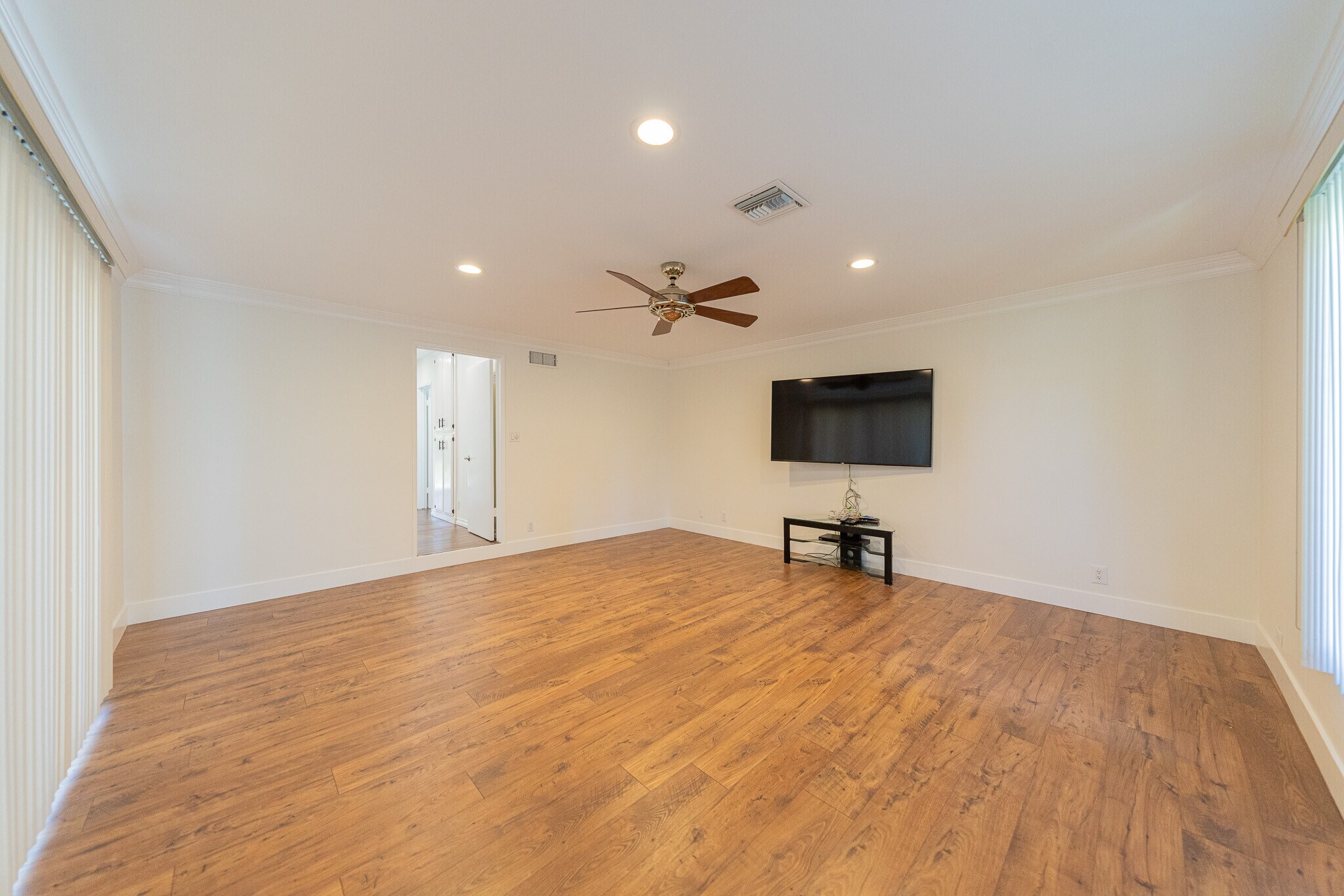 Building Photo - 7852 Bobbyboyar Ave