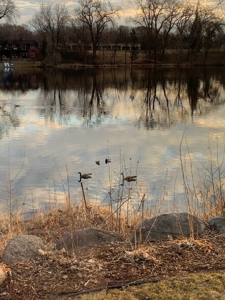 Building Photo - 5 Round Lake Trl