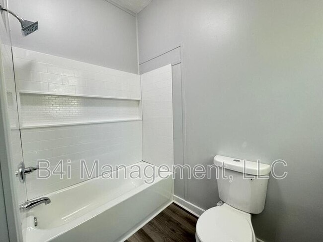 Building Photo - 407 Circus St