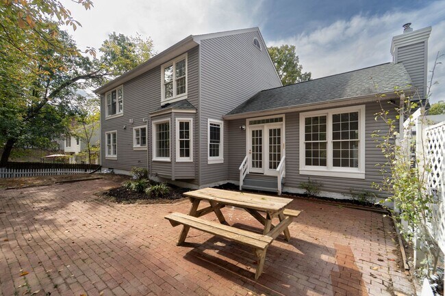 Building Photo - Fabulous Home in Aquia Harbor