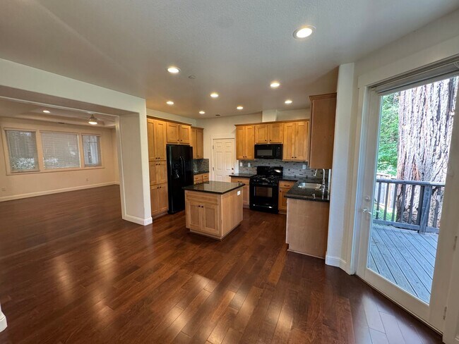 Building Photo - Beautiful Home in Felton