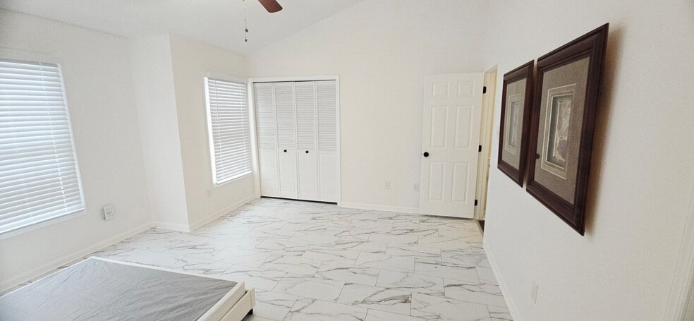 Building Photo - 8 Highlands Ct