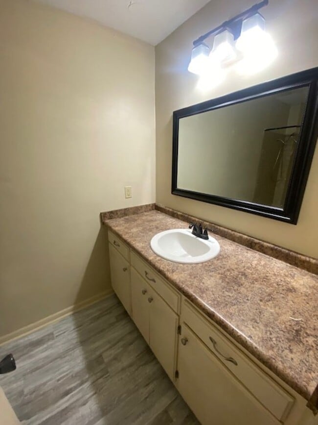 Building Photo - Renovated 3 Bedroom 2 Bath Home for Rent!