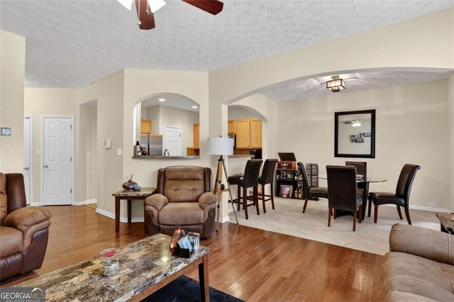 Building Photo - 5556 Cascade Run