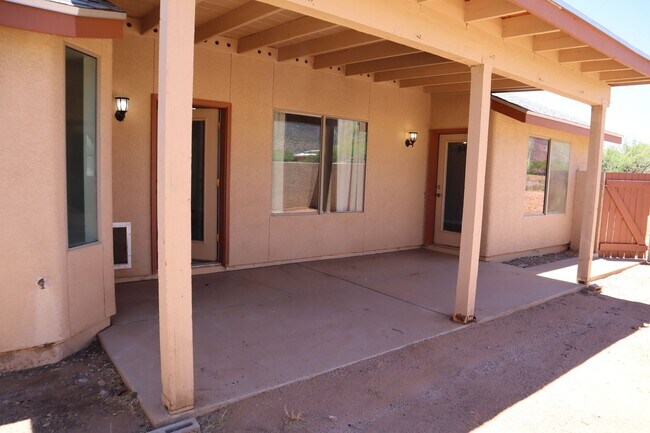 Building Photo - Livable, Lovable, & Available!