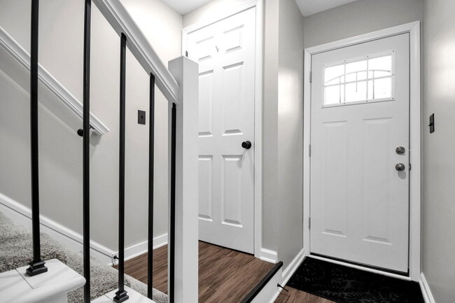 Building Photo - 1226 Woodbrook Cir W