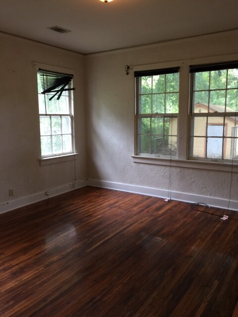 Building Photo - 1415 Sycamore St