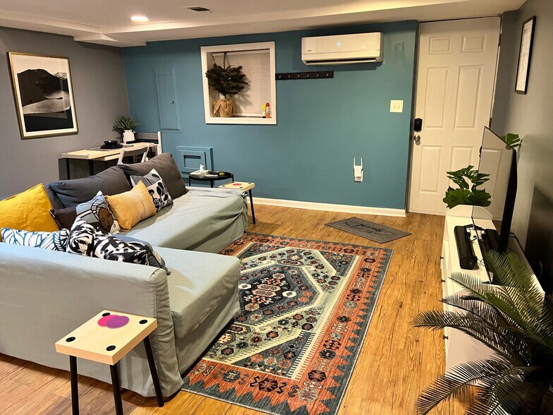 Building Photo - 633 14th St NE