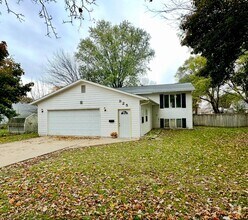 Building Photo - NE Rochester MN 4 Bedroom 2 Full Bathrooms...