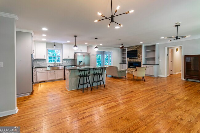 Building Photo - 2535 Melinda Dr NE