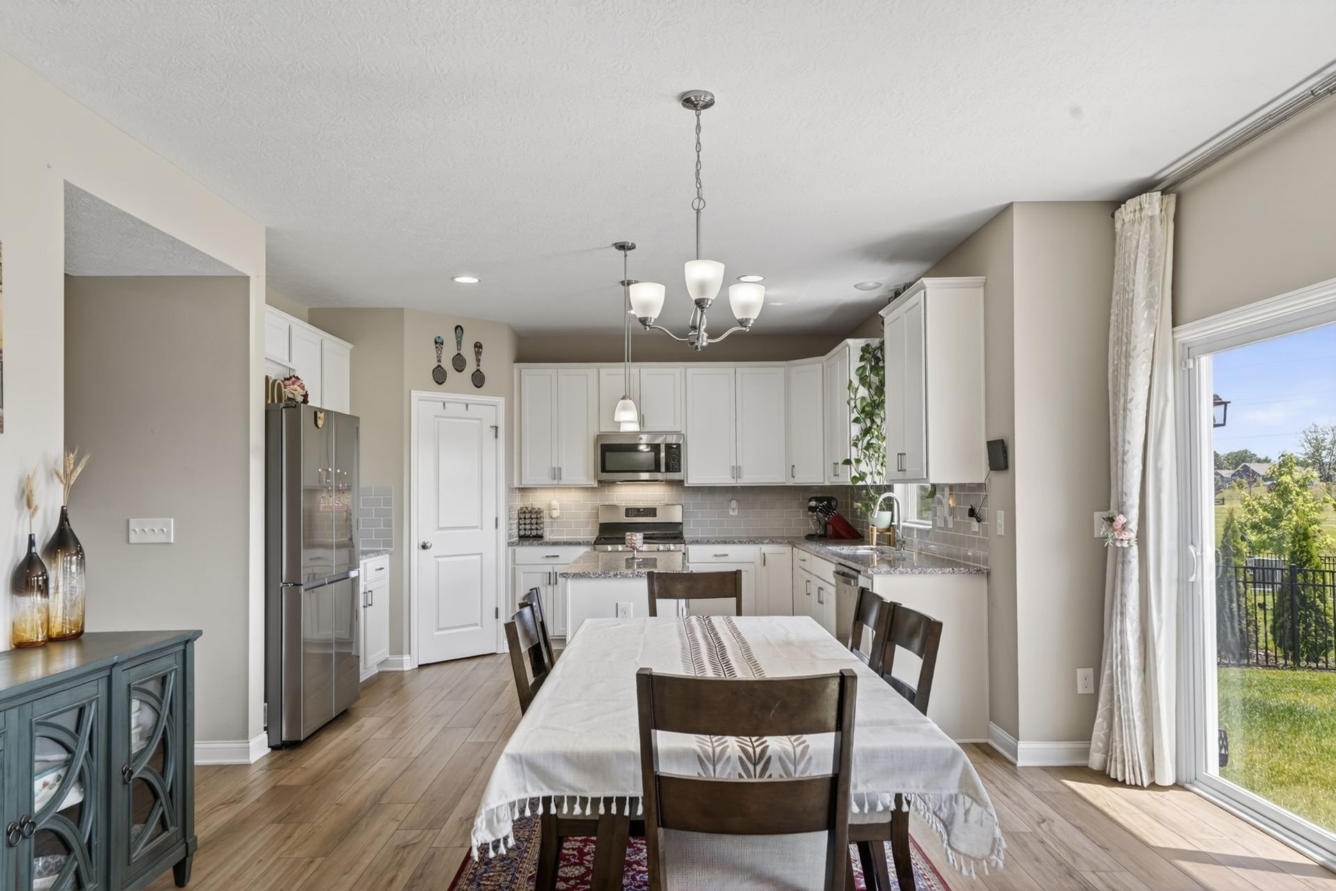 Building Photo - 3805 Mantle Dr
