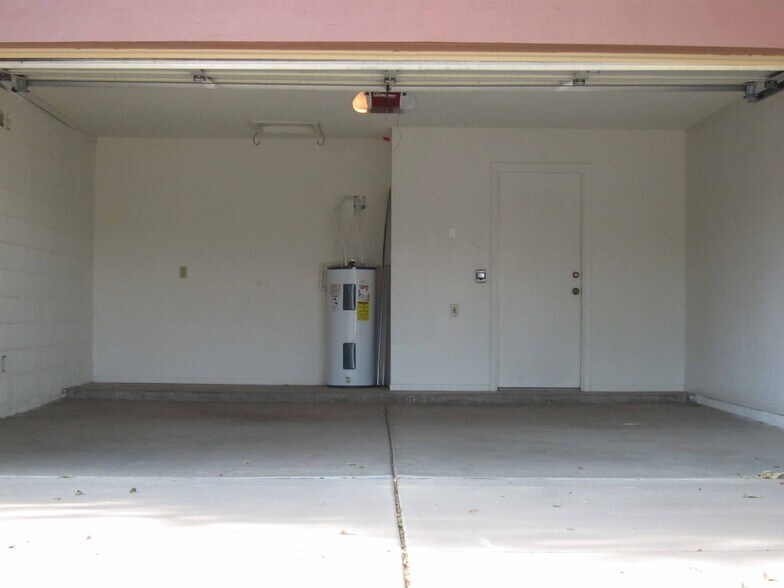 Building Photo - 4526 E Crocus Dr