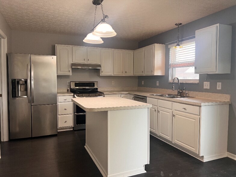 Building Photo - 712 Cape Henry Dr