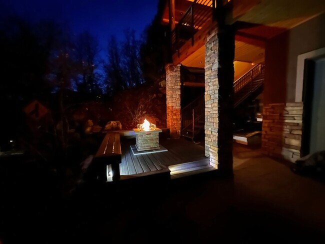 Building Photo - Spacious 3BR 3BA Townhome in Durango