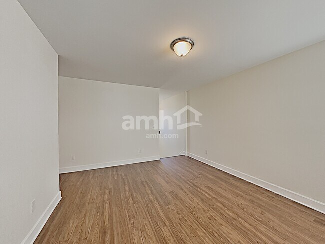 Building Photo - 5056 Trailwater Dr