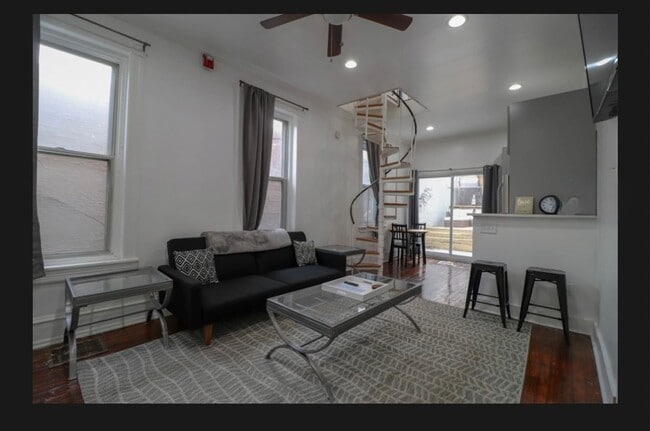 Building Photo - 47TH_1128