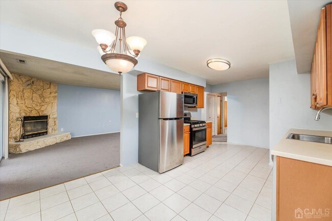 Building Photo - 1308 Edison Glen Terrace