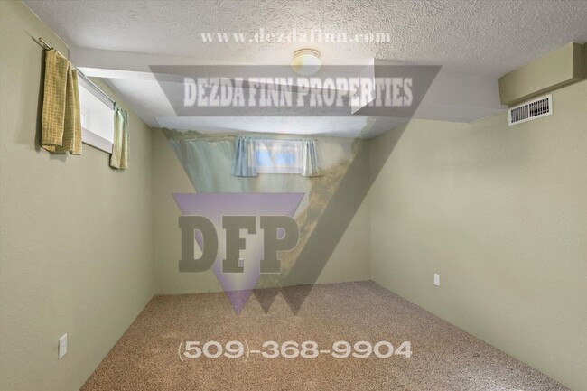 Building Photo - 3+ bedroom, 1 bath in Mead District