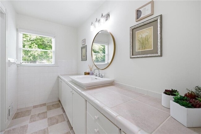 Building Photo - 4115 Glen Devon Dr NW