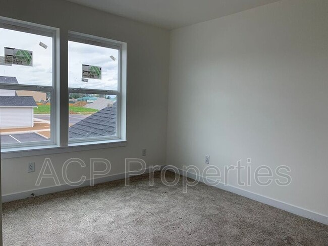 Building Photo - 2285 Brome St