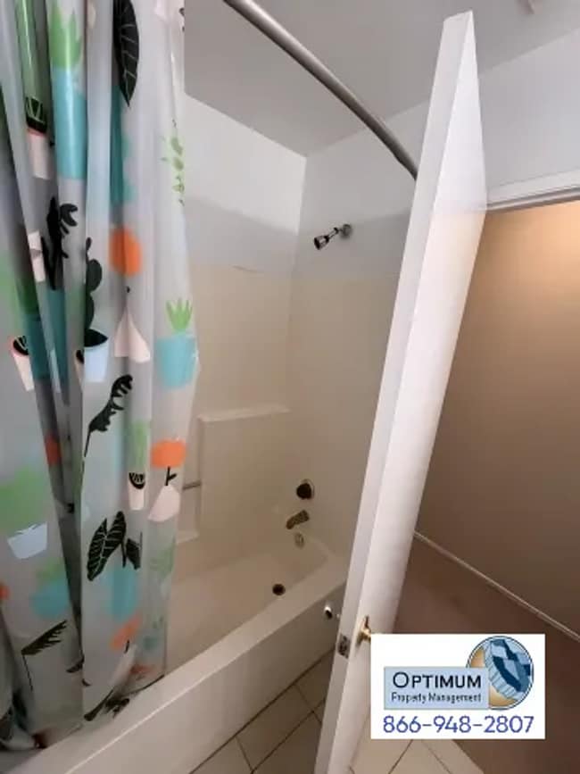 Building Photo - Charming 3 Bedroom, 2 Bathroom Single-Family Home in Adelanto