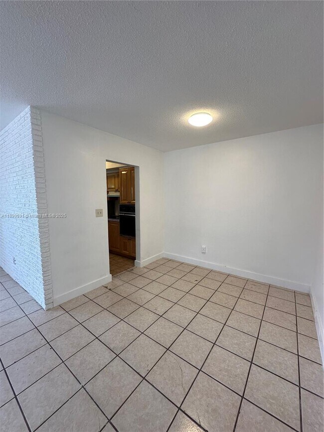 Building Photo - 16980 N Miami Ave