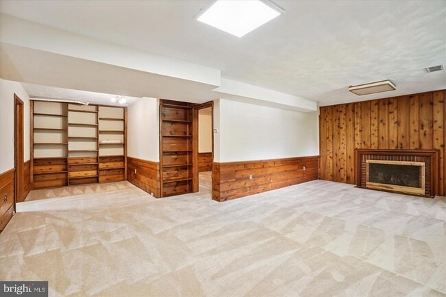 Building Photo - 6139 Tompkins Dr