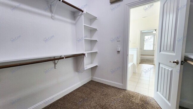 Building Photo - 3808 Hazelhurst Dr