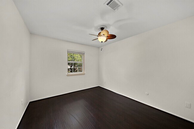 Building Photo - 12971 Trail Hollow Dr