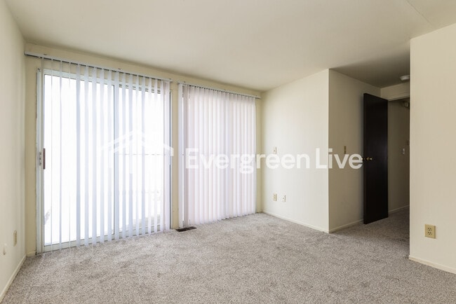 Building Photo - 5839 Troy Villa Blvd